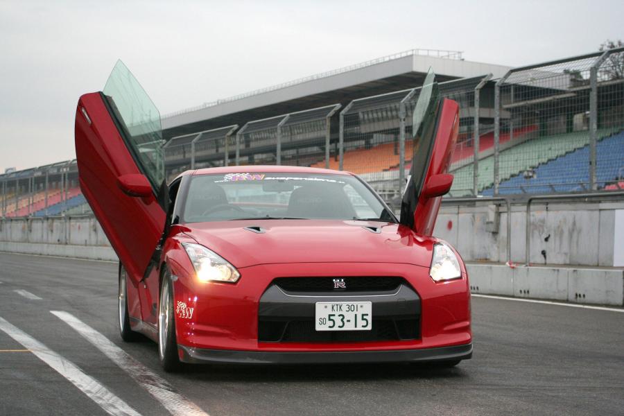  Nissan GT-R by LSD 2009 года  (фото 7 из 9)